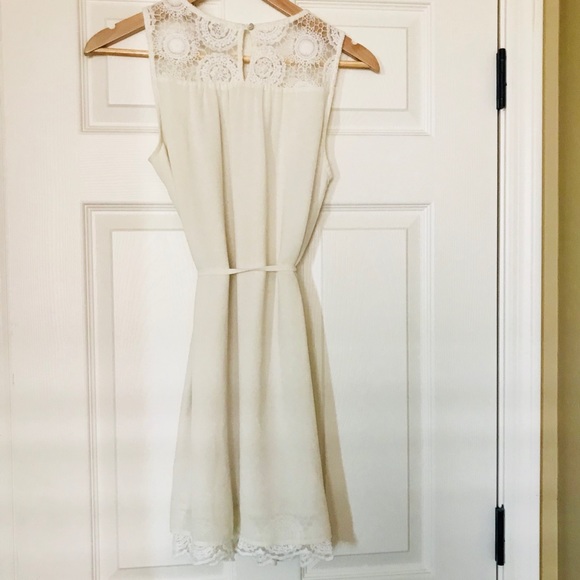 CUTEST WHITE DRESS EVER - Picture 2 of 4